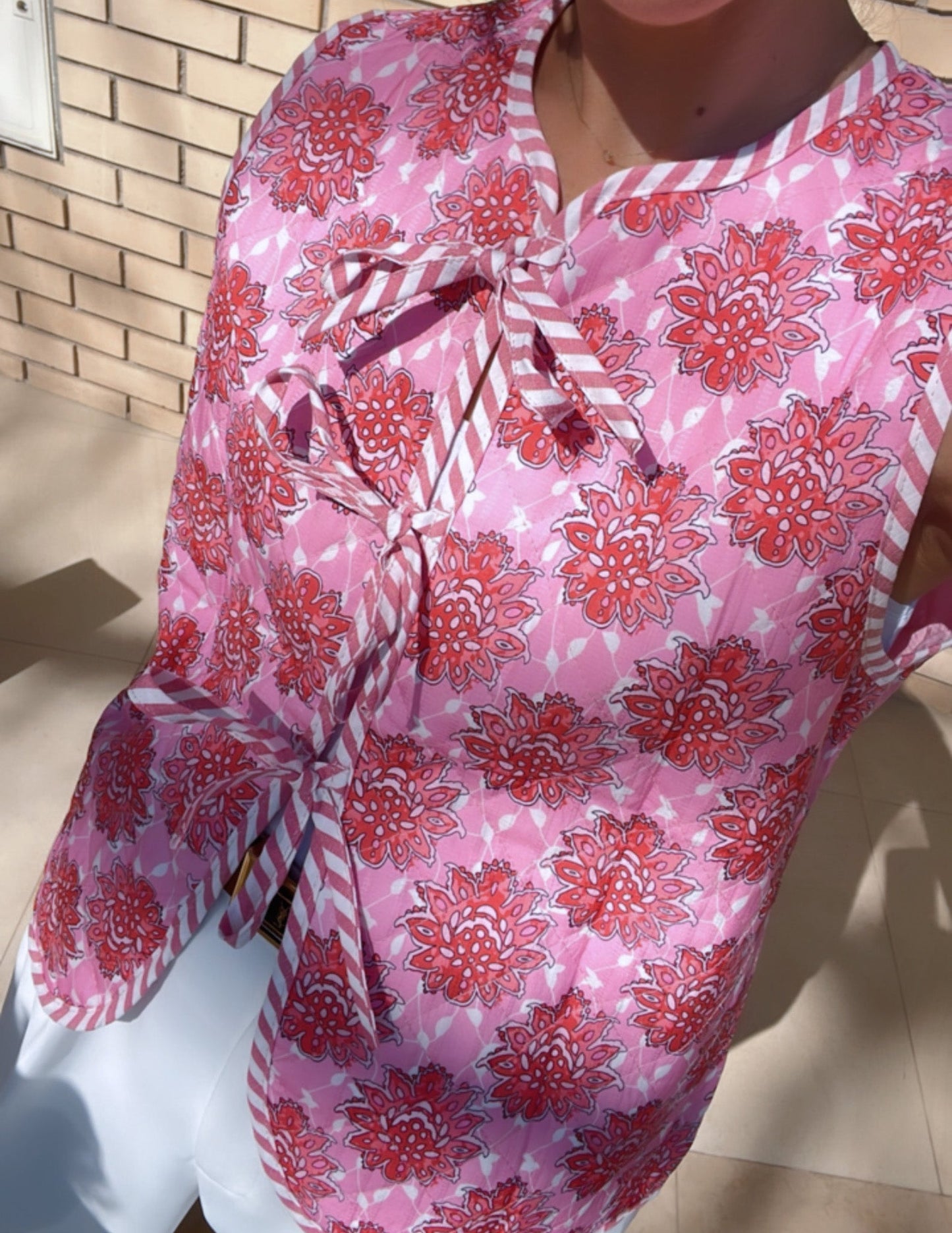 Colete rosa com flores JOY