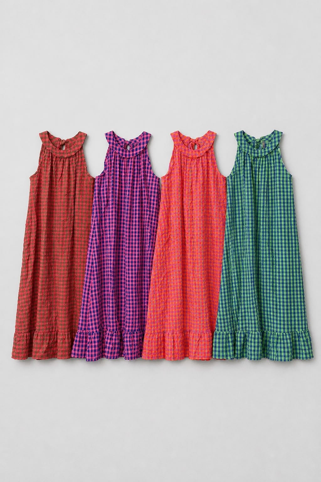 Vestido gola halter em vichy