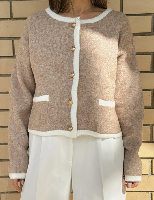 Casaco de malha bege com botões dourados JOY