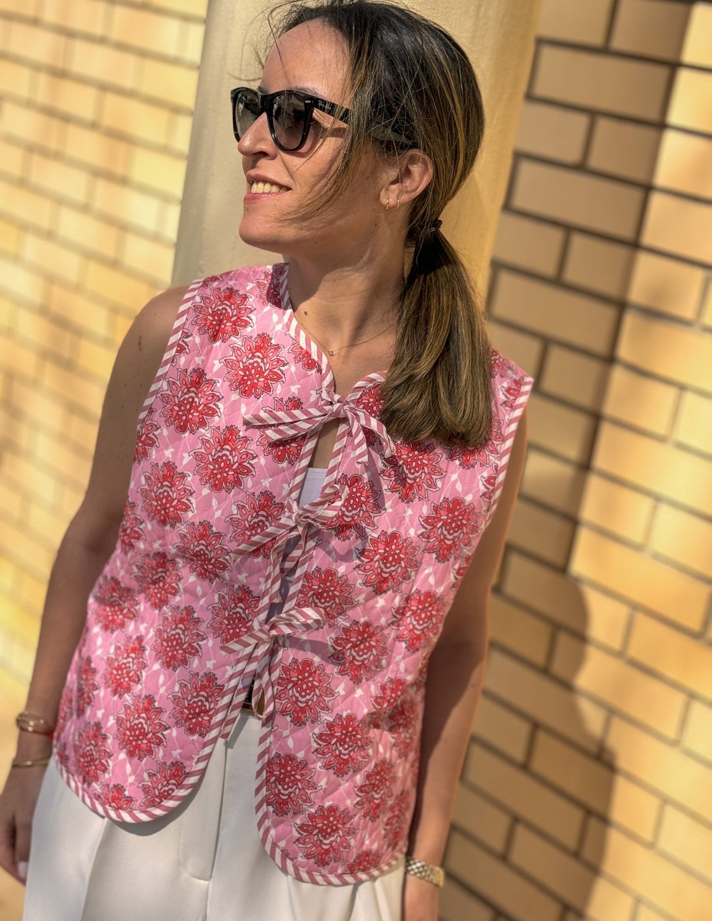 Colete rosa com flores JOY