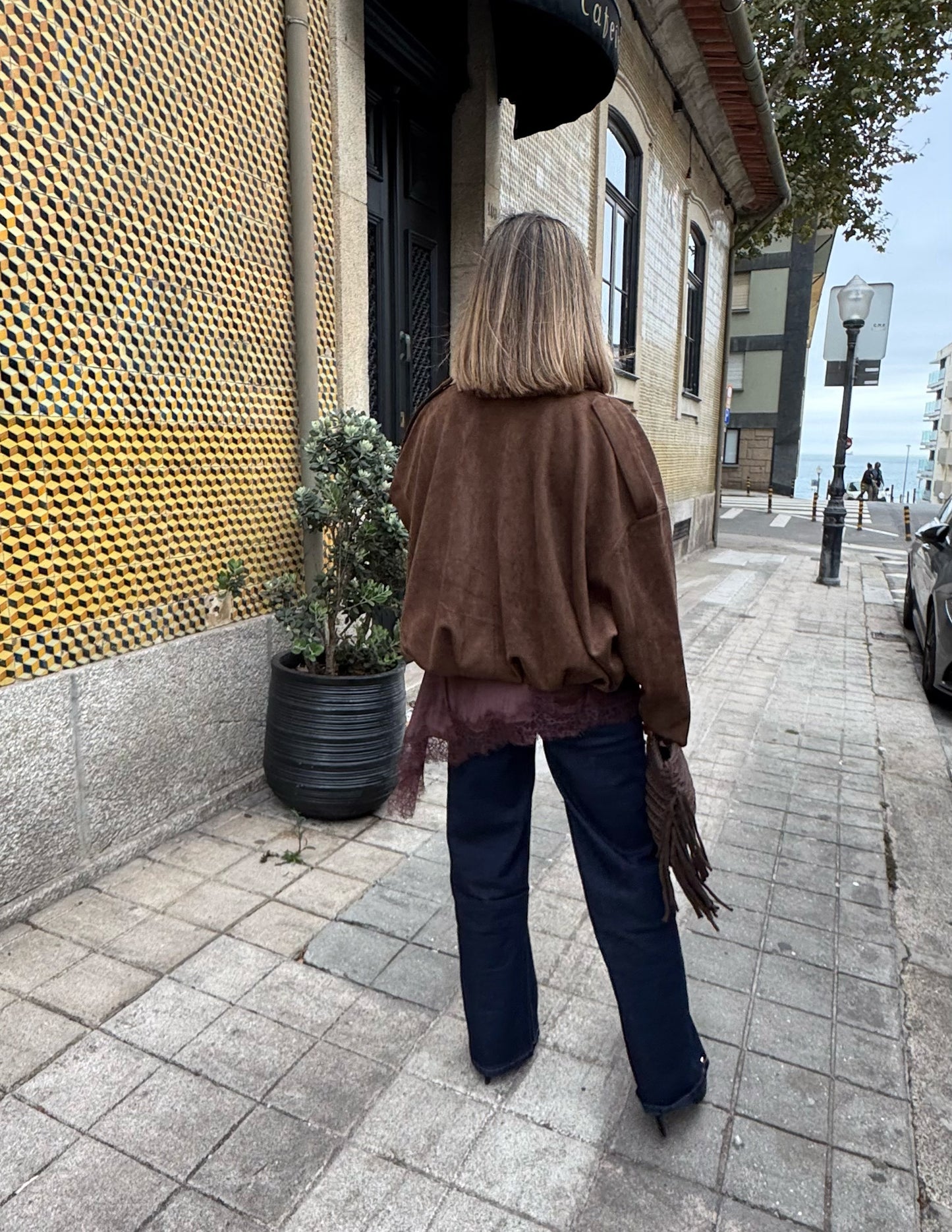 Suede Bomber em castanho chocolate