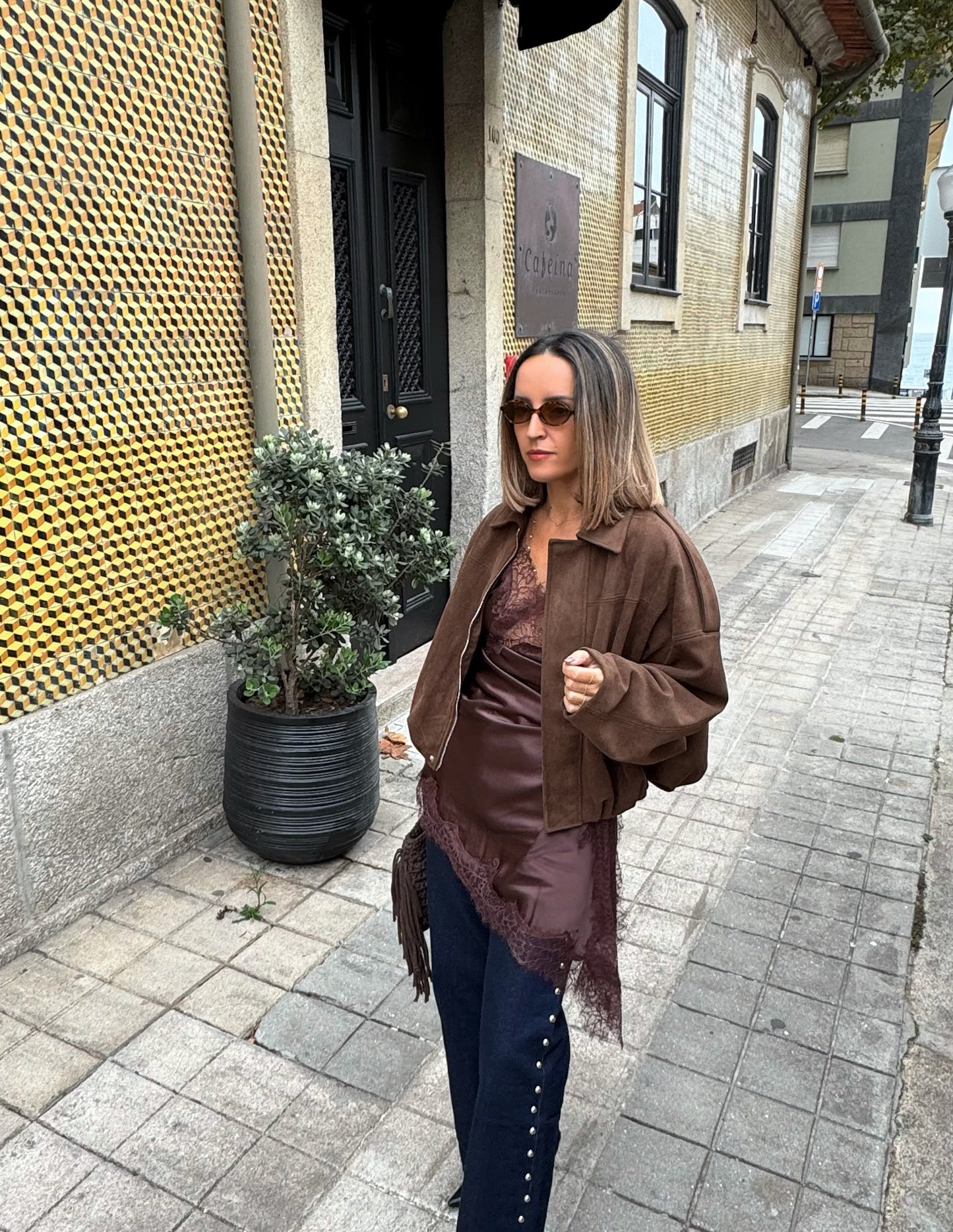 Suede Bomber em castanho chocolate