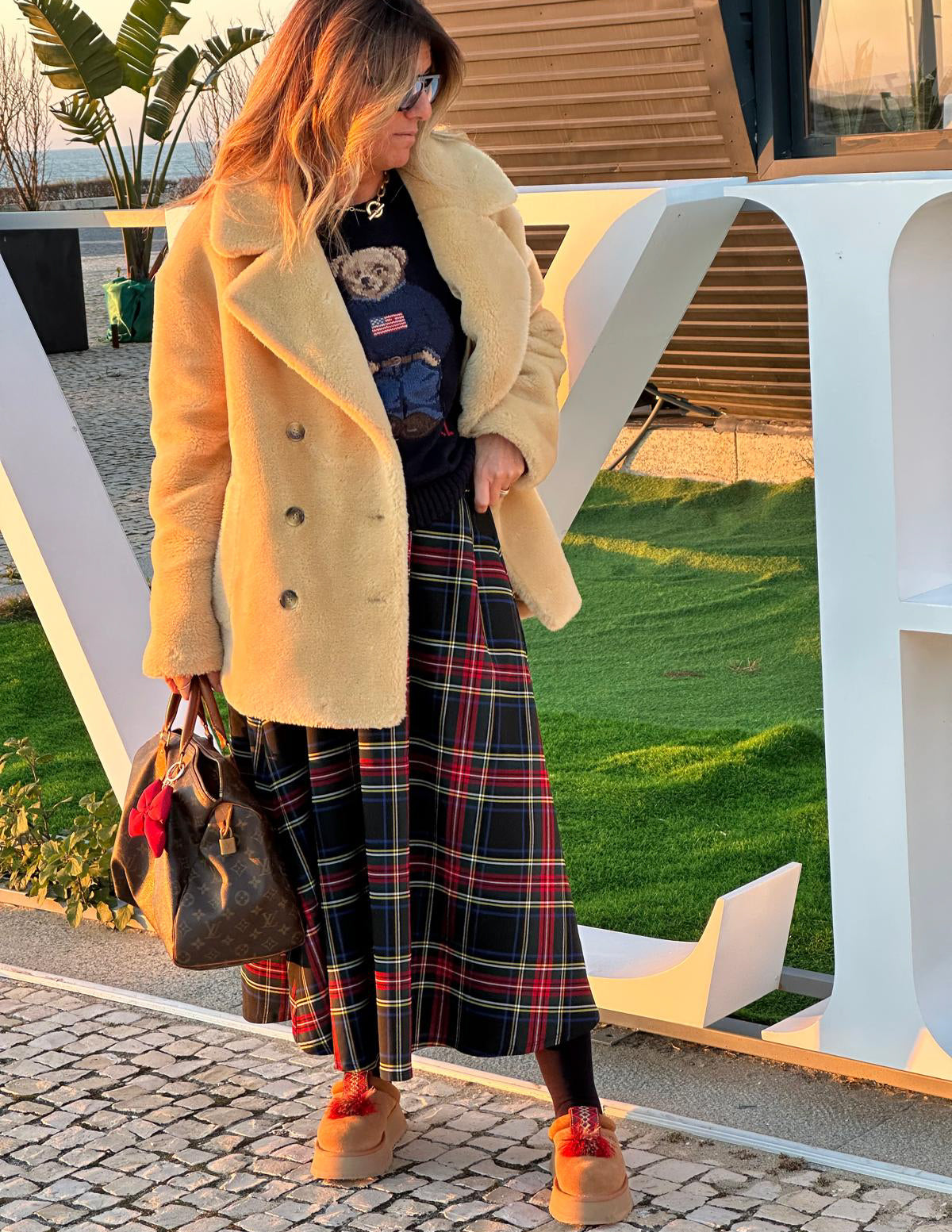 Saia preta com padrão tartan JOY