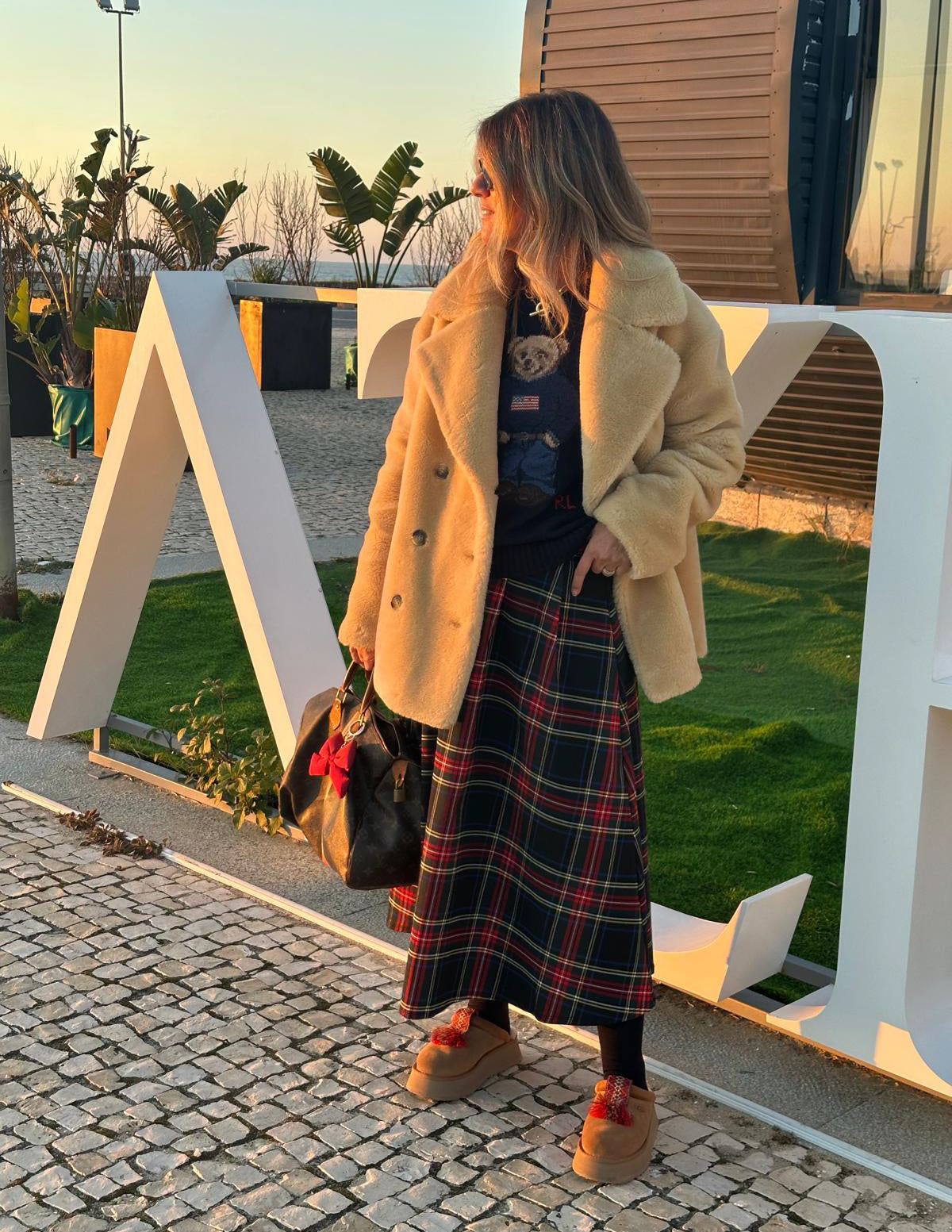 Saia preta com padrão tartan JOY