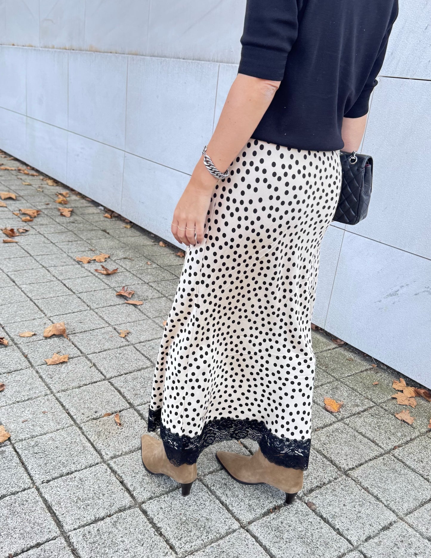 Saia polka dot bege com renda