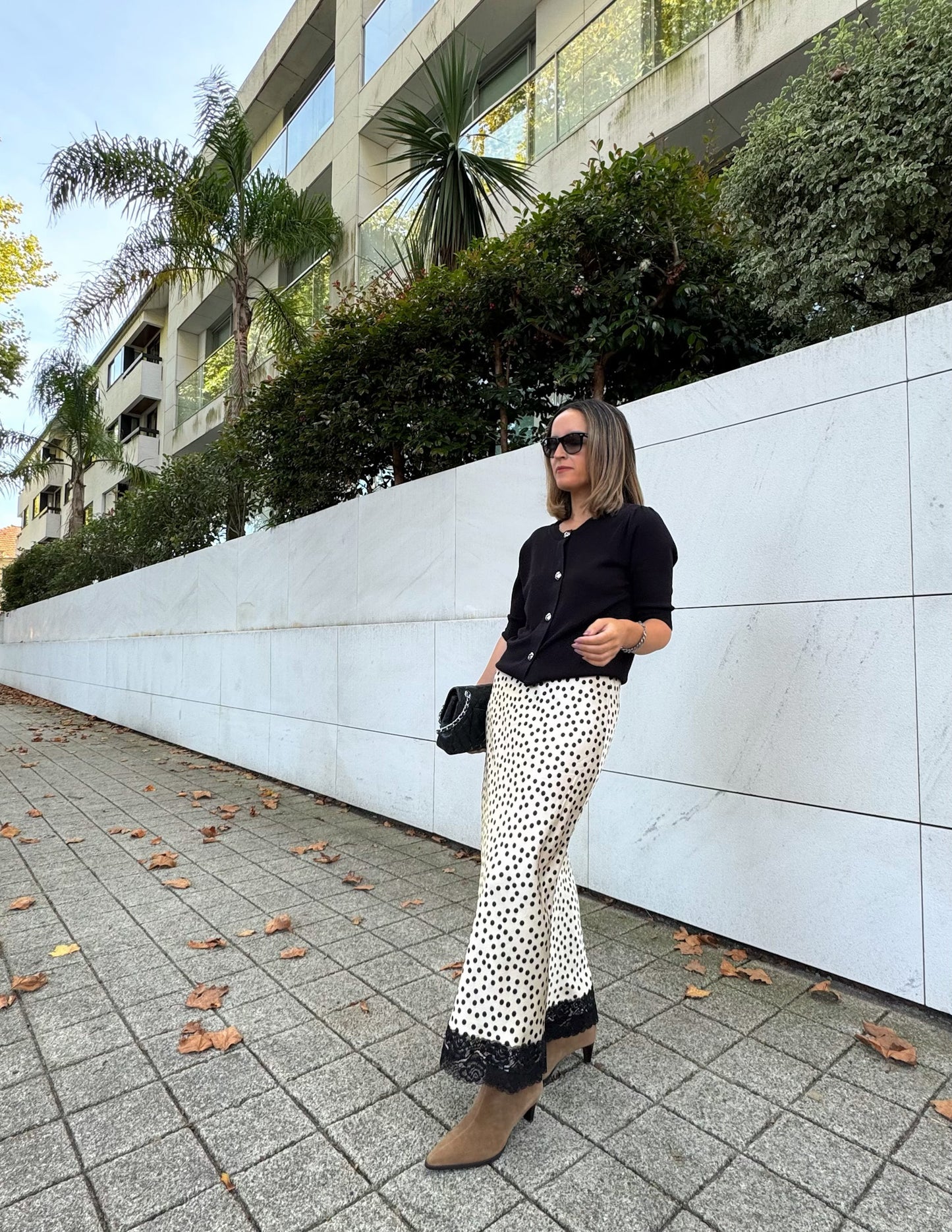 Saia polka dot bege com renda