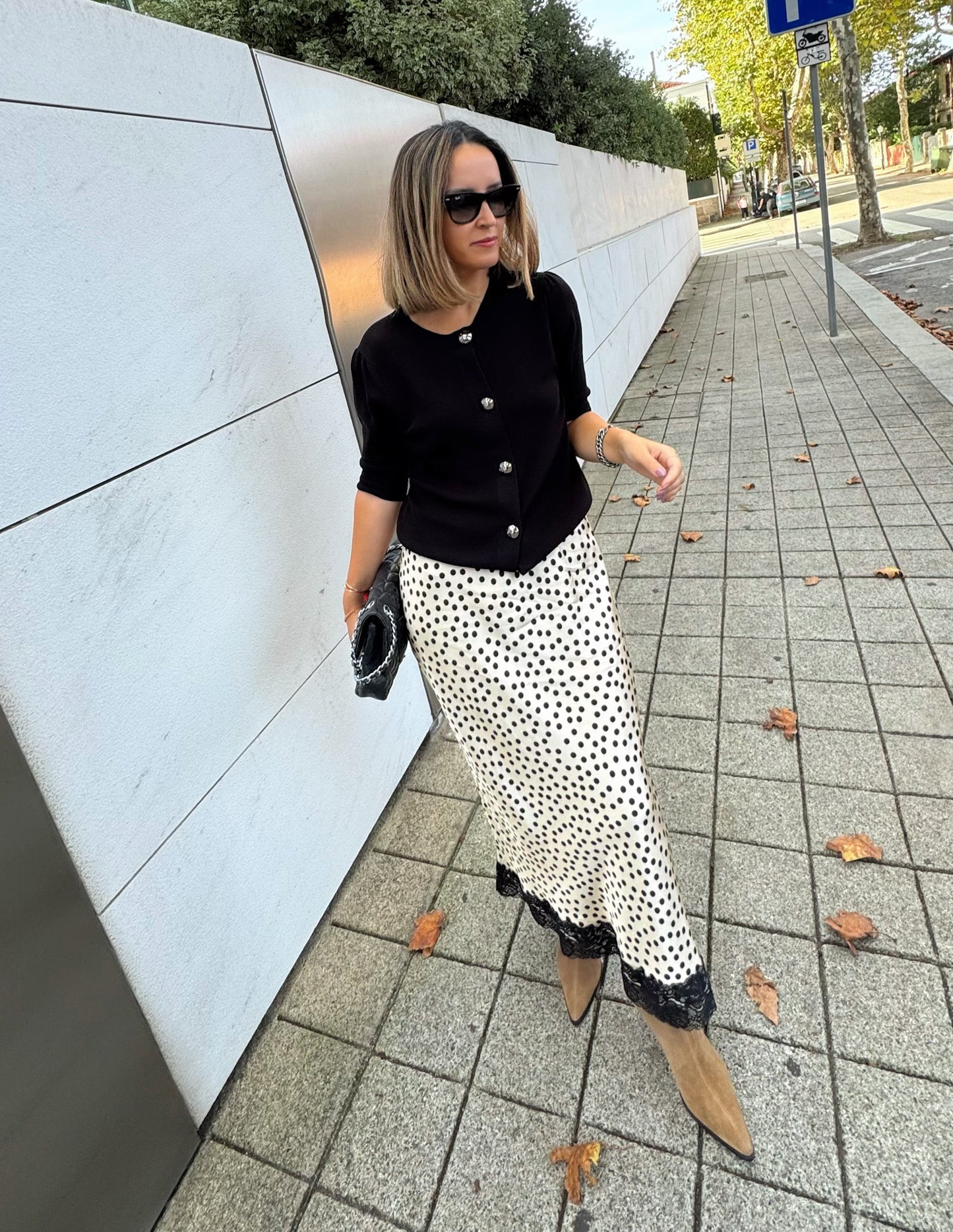 Saia polka dot bege com renda
