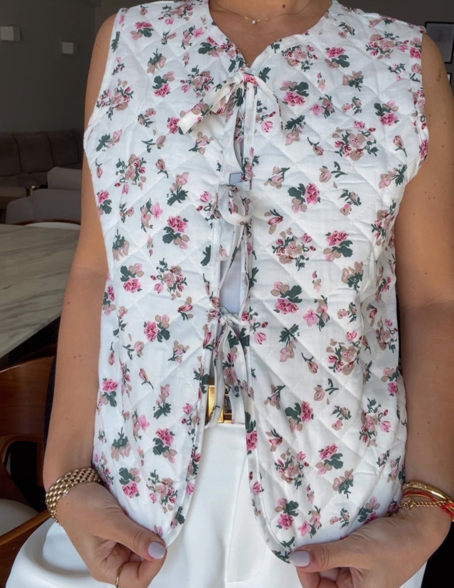 Colete branco com flores JOY