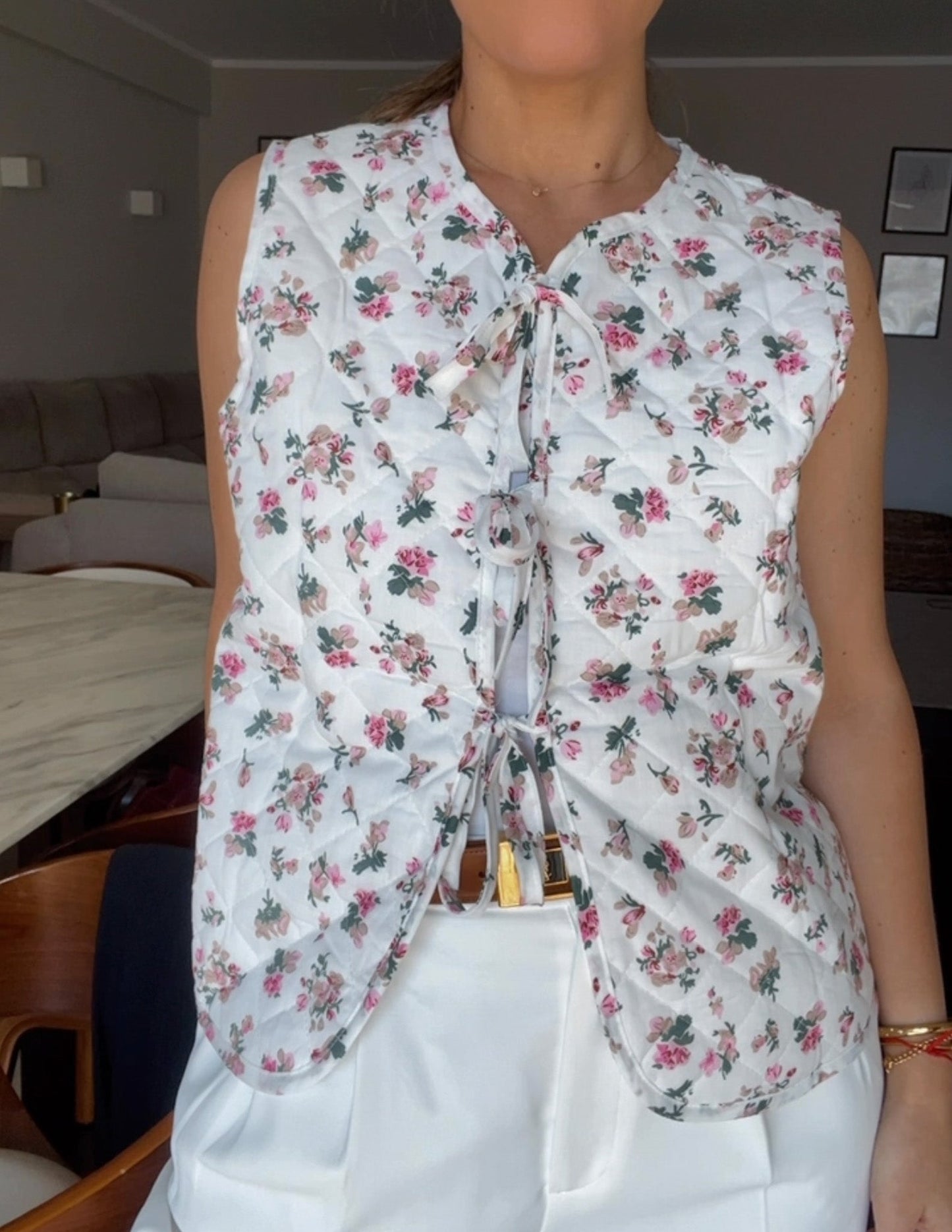 Colete branco com flores JOY