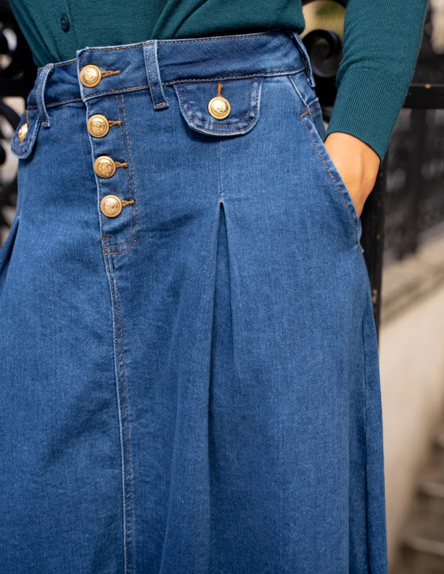 Denim skirt with golden buttons - envios/shipping 26/03 JOY