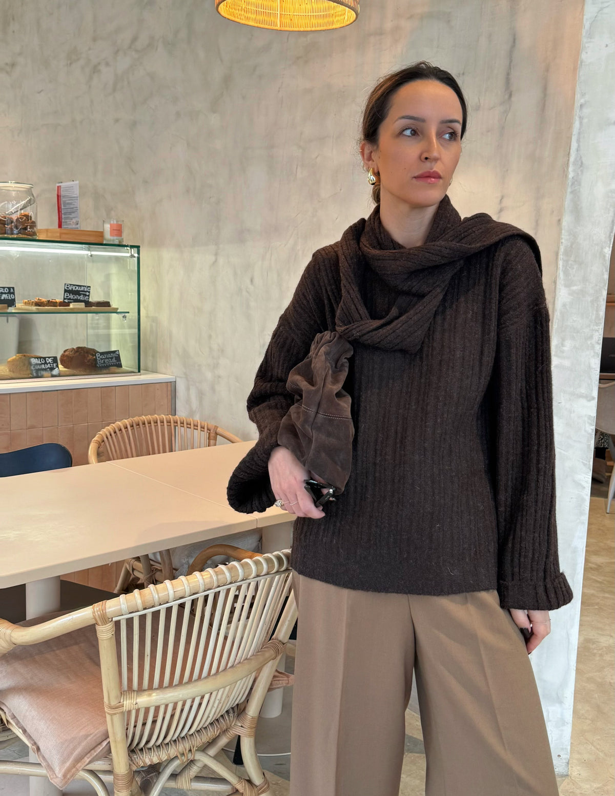 Knitted sweater with scarf in brown