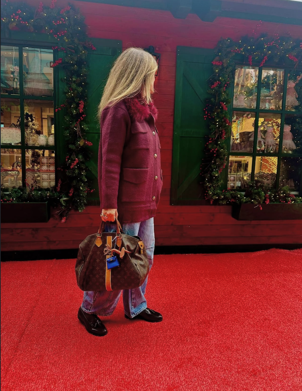 Knitted jacket with fur collar in burgundy
