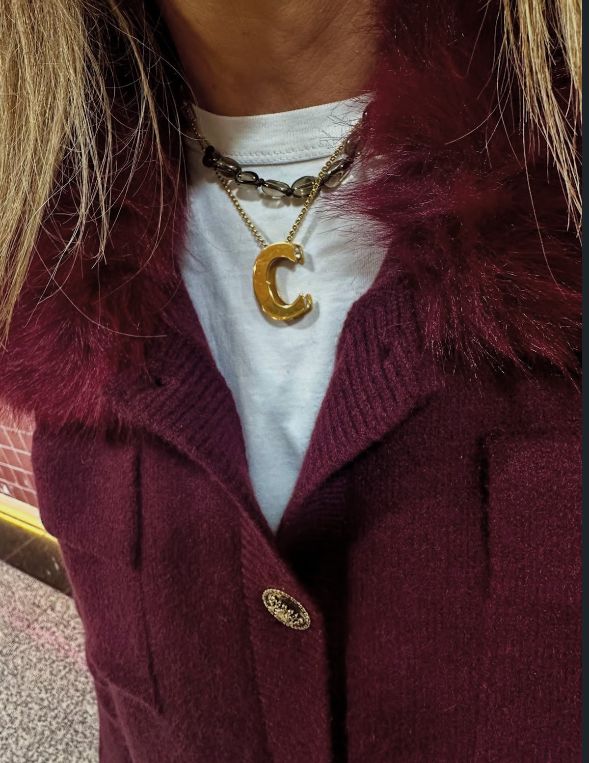 Knitted jacket with fur collar in burgundy