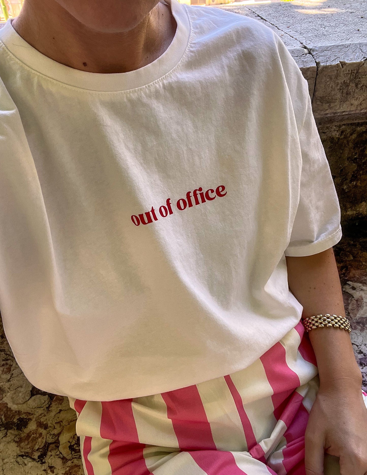 T-shirt OUT OF OFFICE JOY
