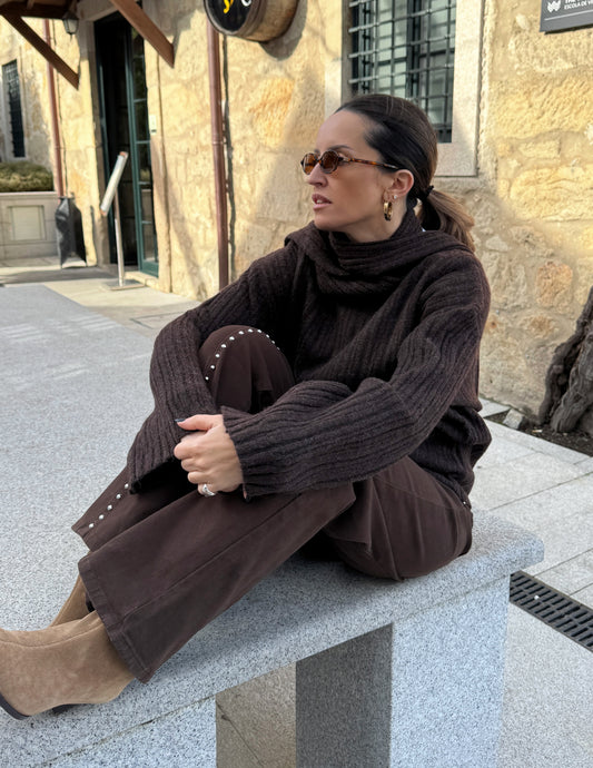 Studded trousers in brown