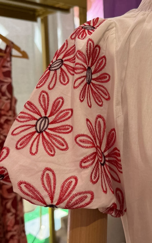 Blusa mangas bordadas abalonadas