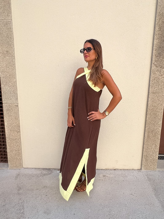 Vestido castanho e lima
