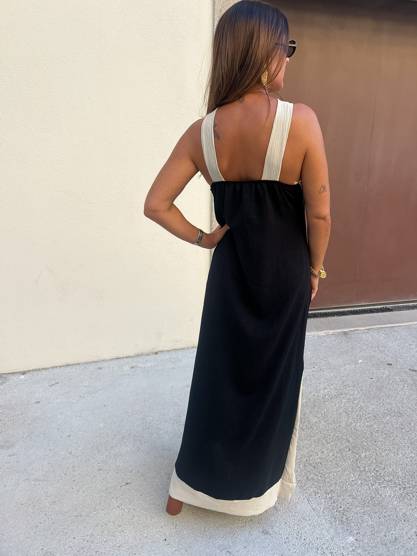 Vestido preto e bege