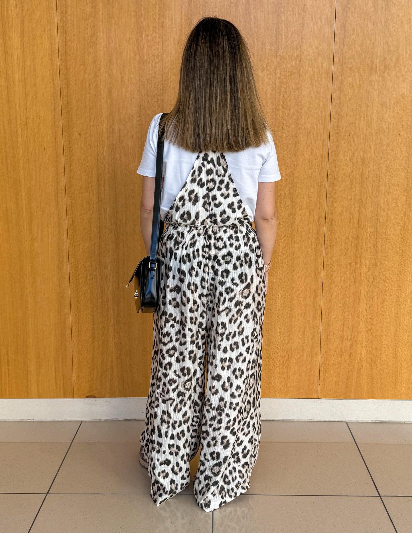 Jardineira com padrão leopardo
