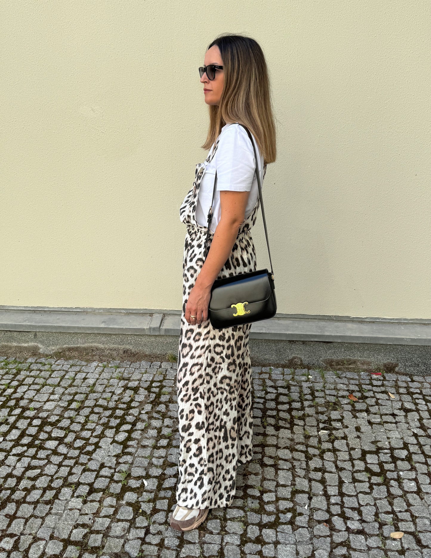 Jardineira com padrão leopardo