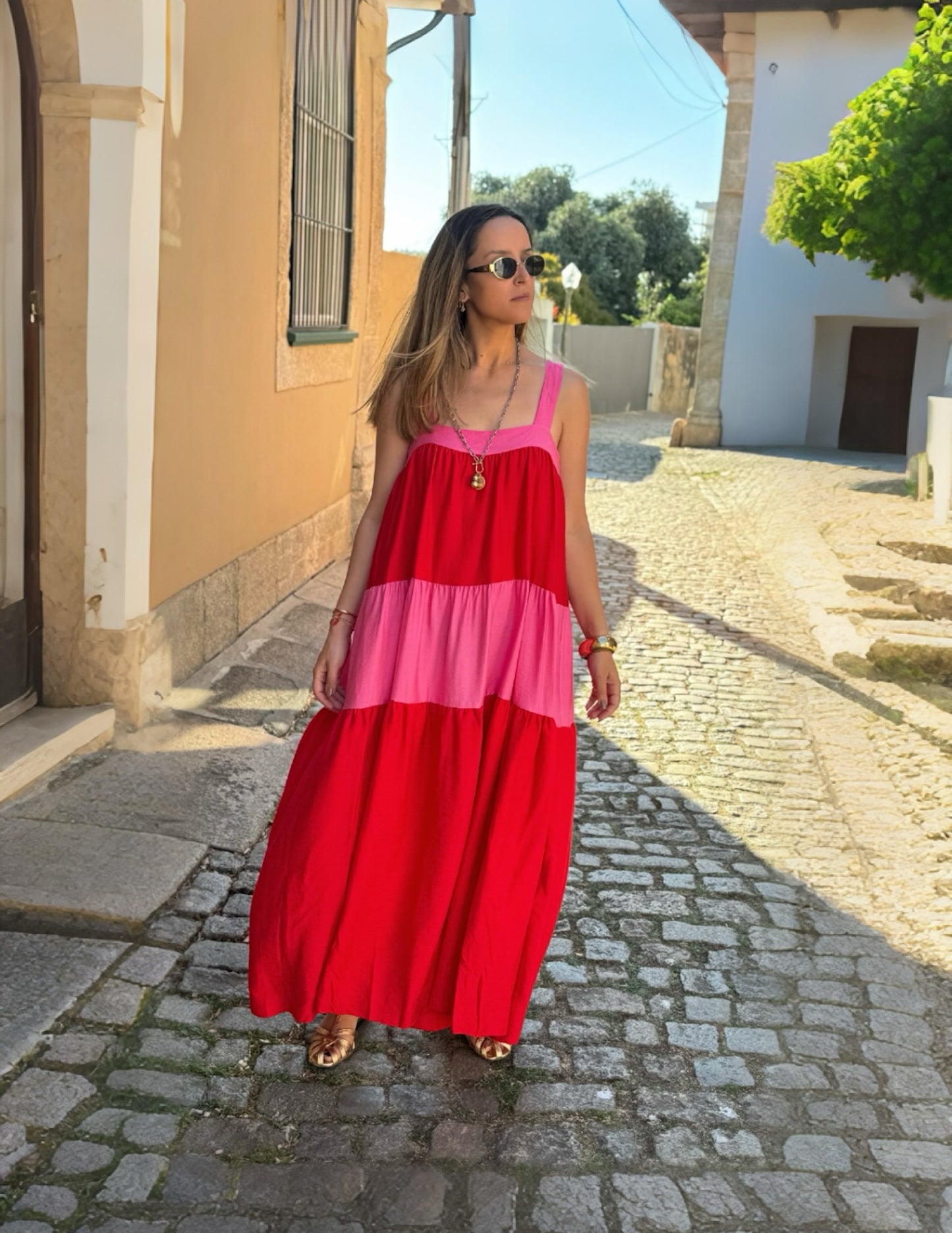 Vestido vermelho e rosa