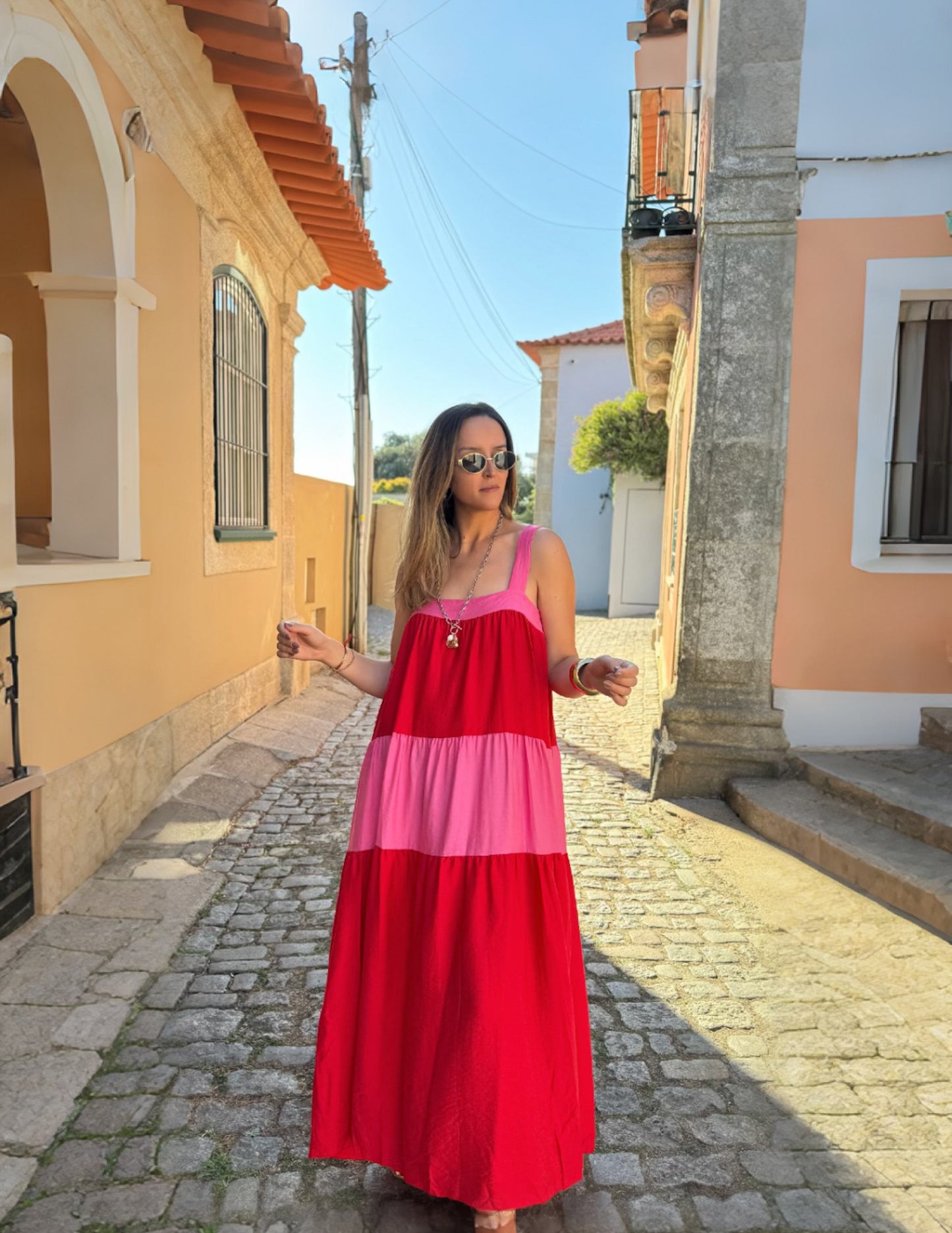 Vestido vermelho e rosa