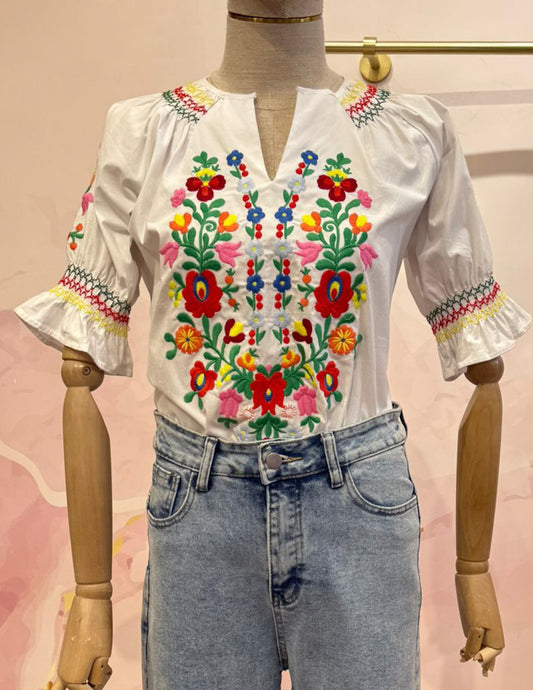 Blusa bordada com flores