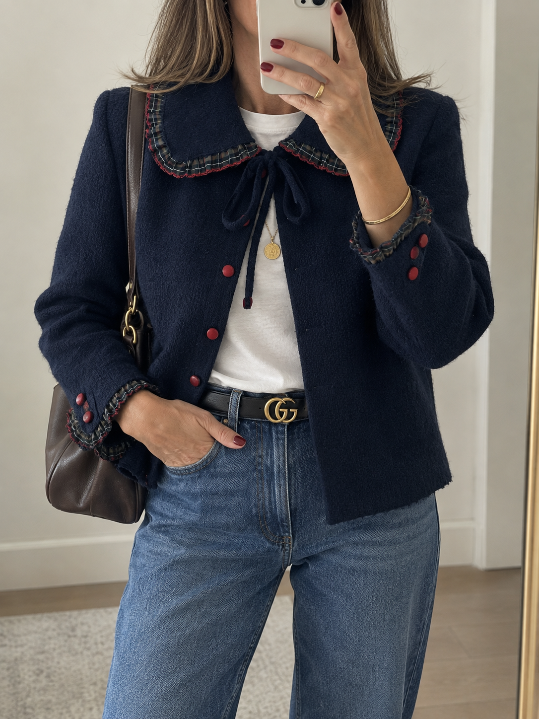 Cardigan azul com pormenores