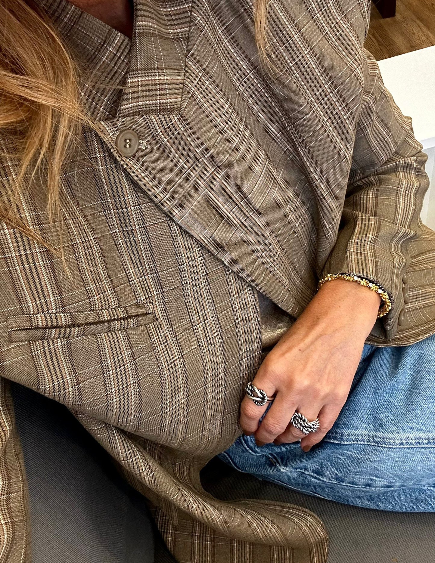 Asymmetrical blazer in taupe plaid