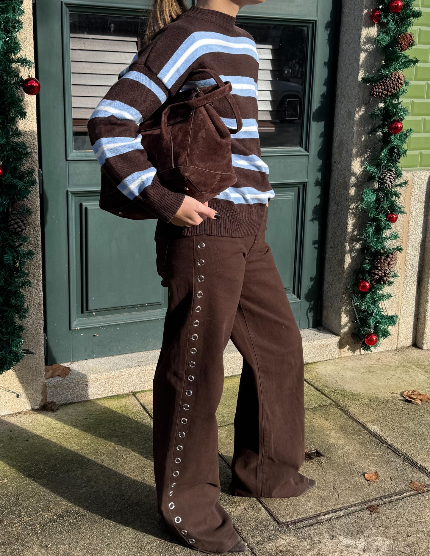 Eyelet brown trousers