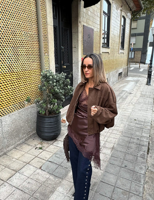 Suede Bomber em castanho chocolate