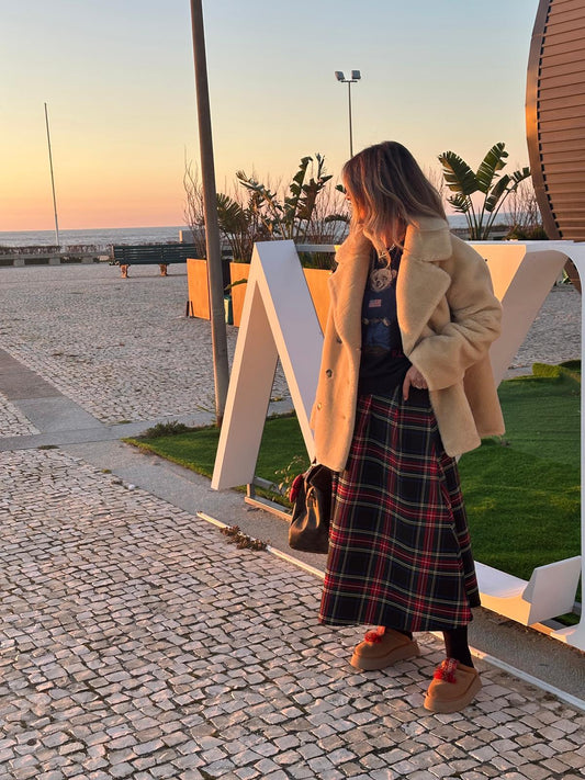 Saia preta com padrão tartan JOY