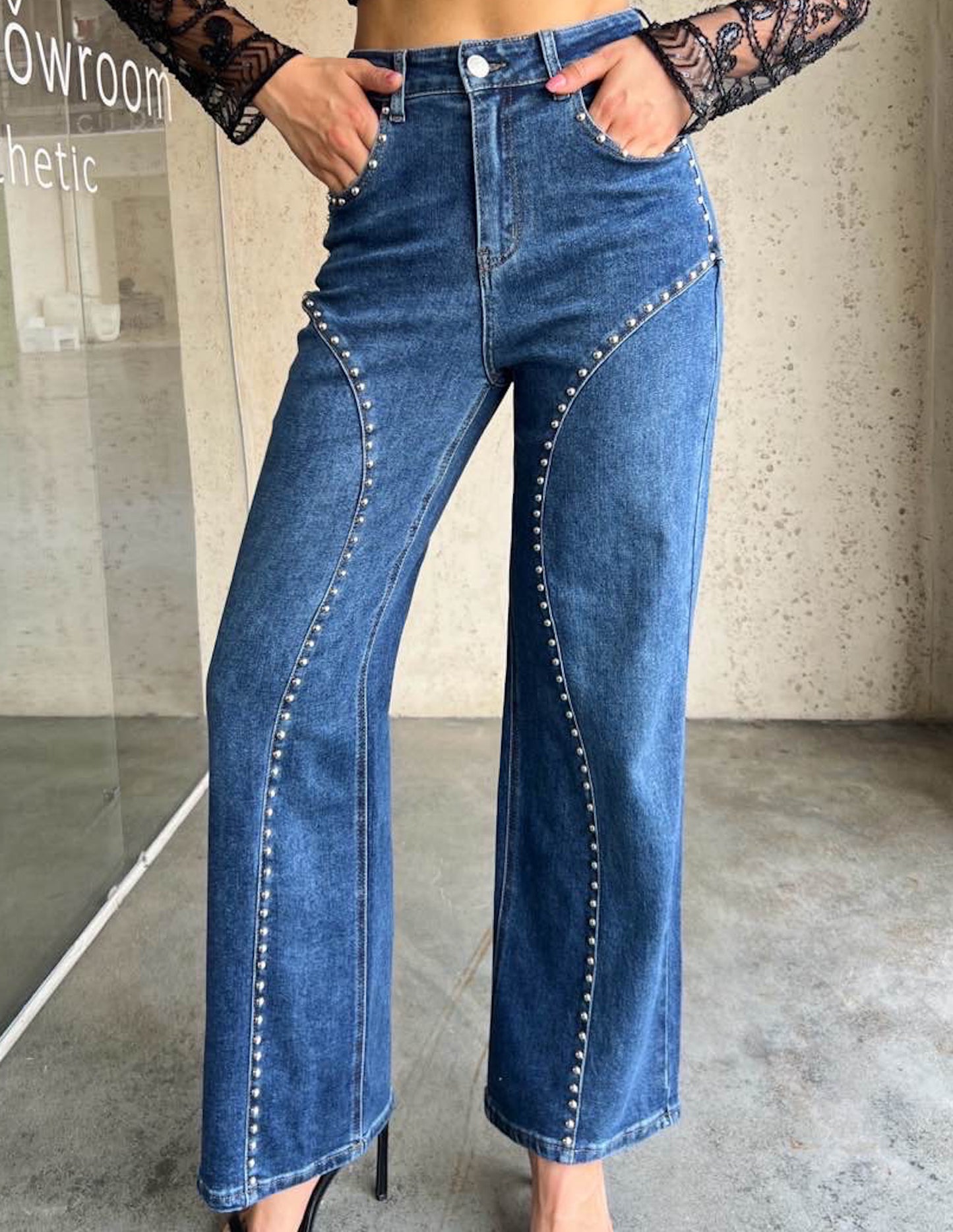 Wide leg studded trousers in denim- Envios 26/09