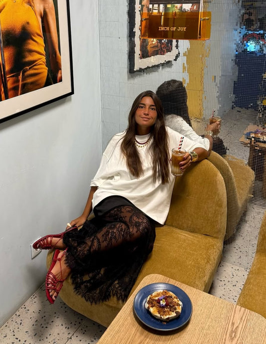 Saia acetinada com renda