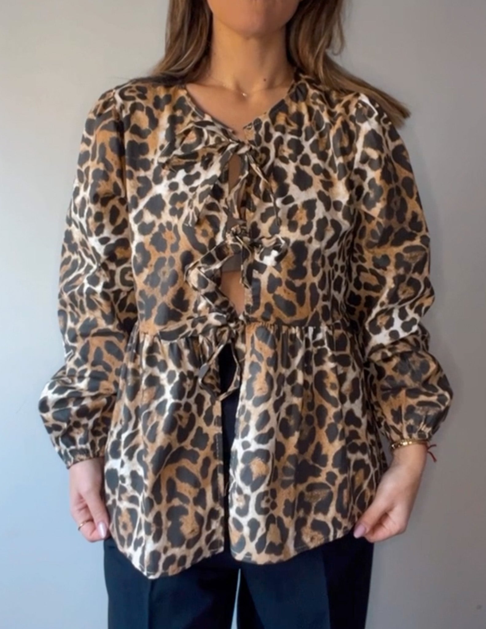 Camisa leopard print com laços JOY