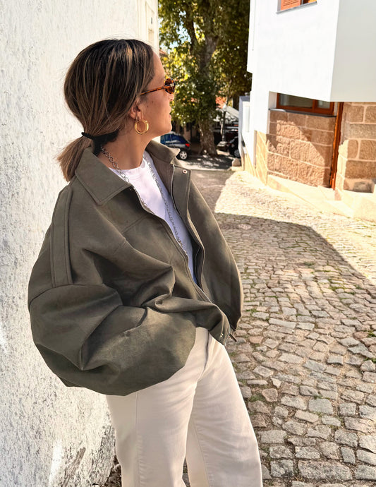 Suede bomber em verde seco