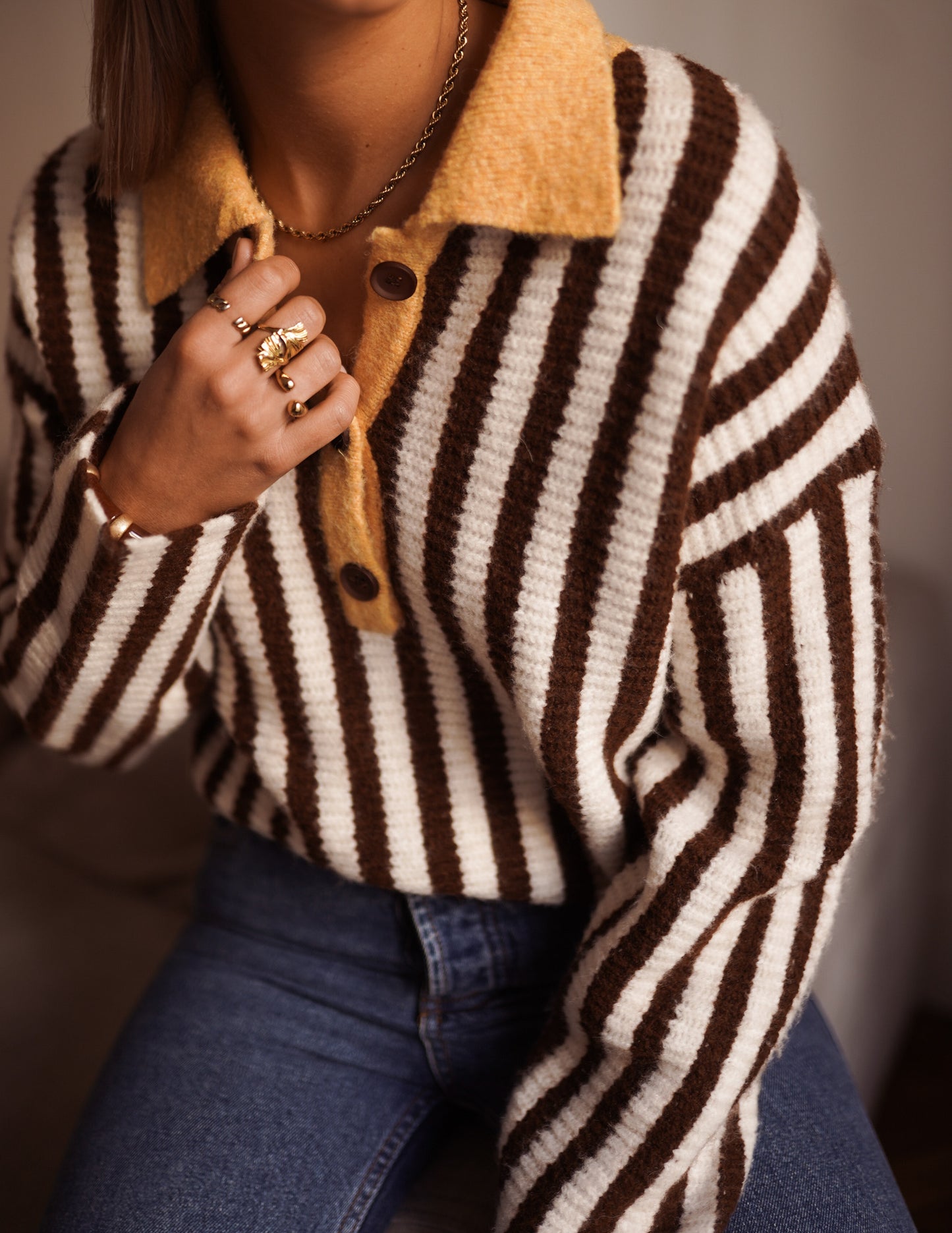 Knitted striped polo with mustard collar