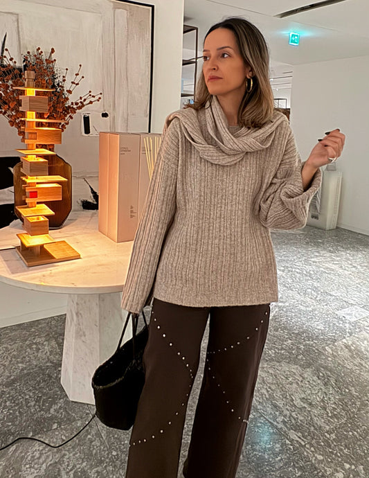 Knitted sweater with scarf in beige