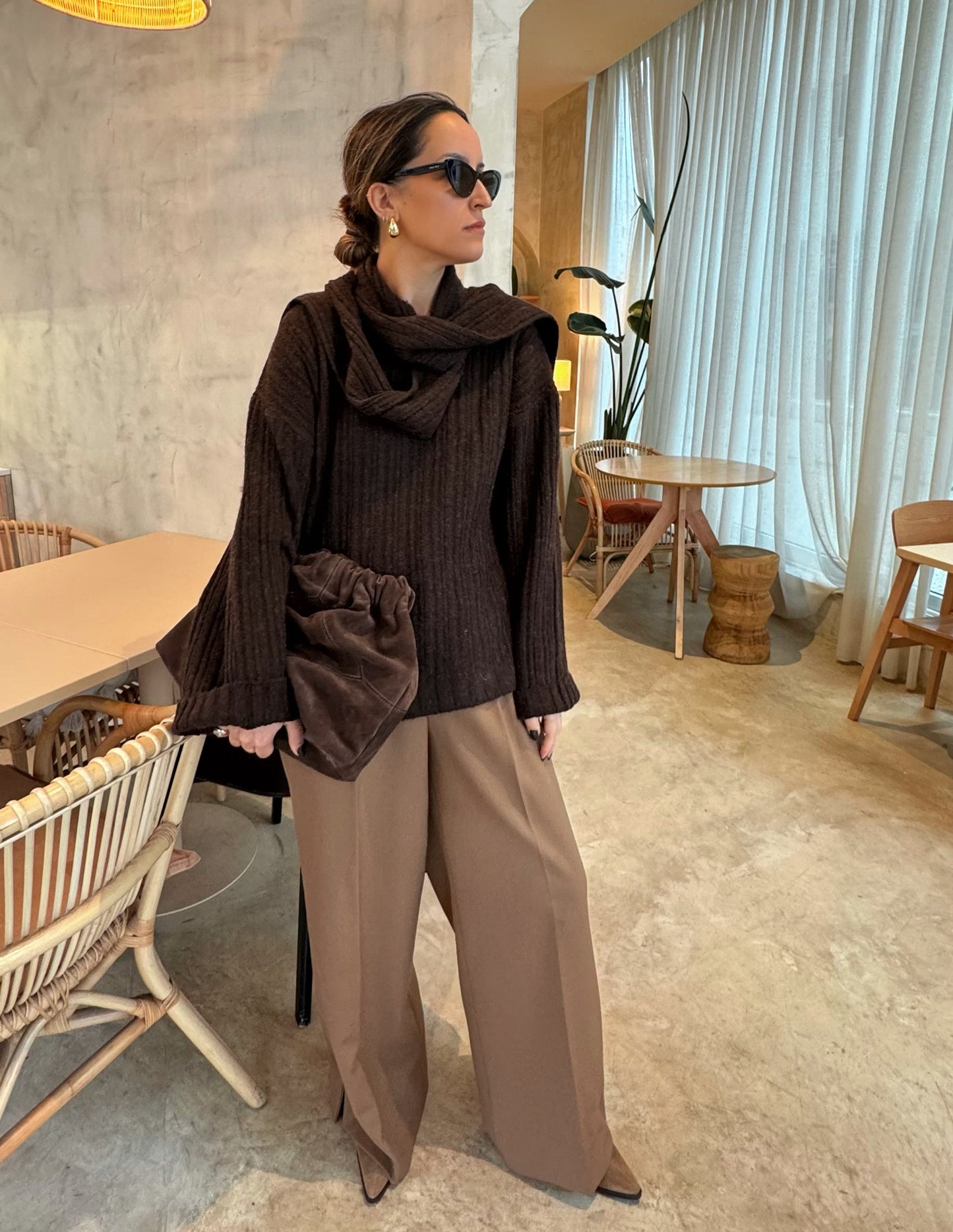 Knitted sweater with scarf in brown