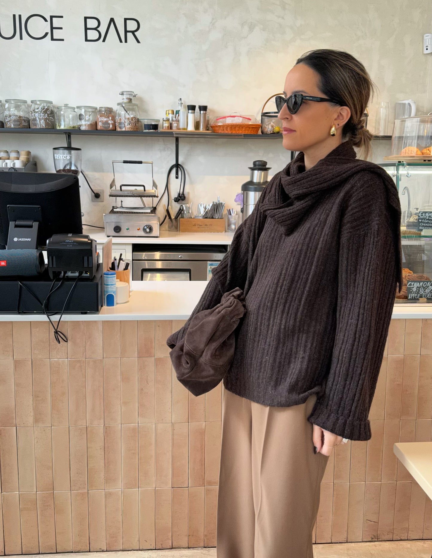 Knitted sweater with scarf in brown