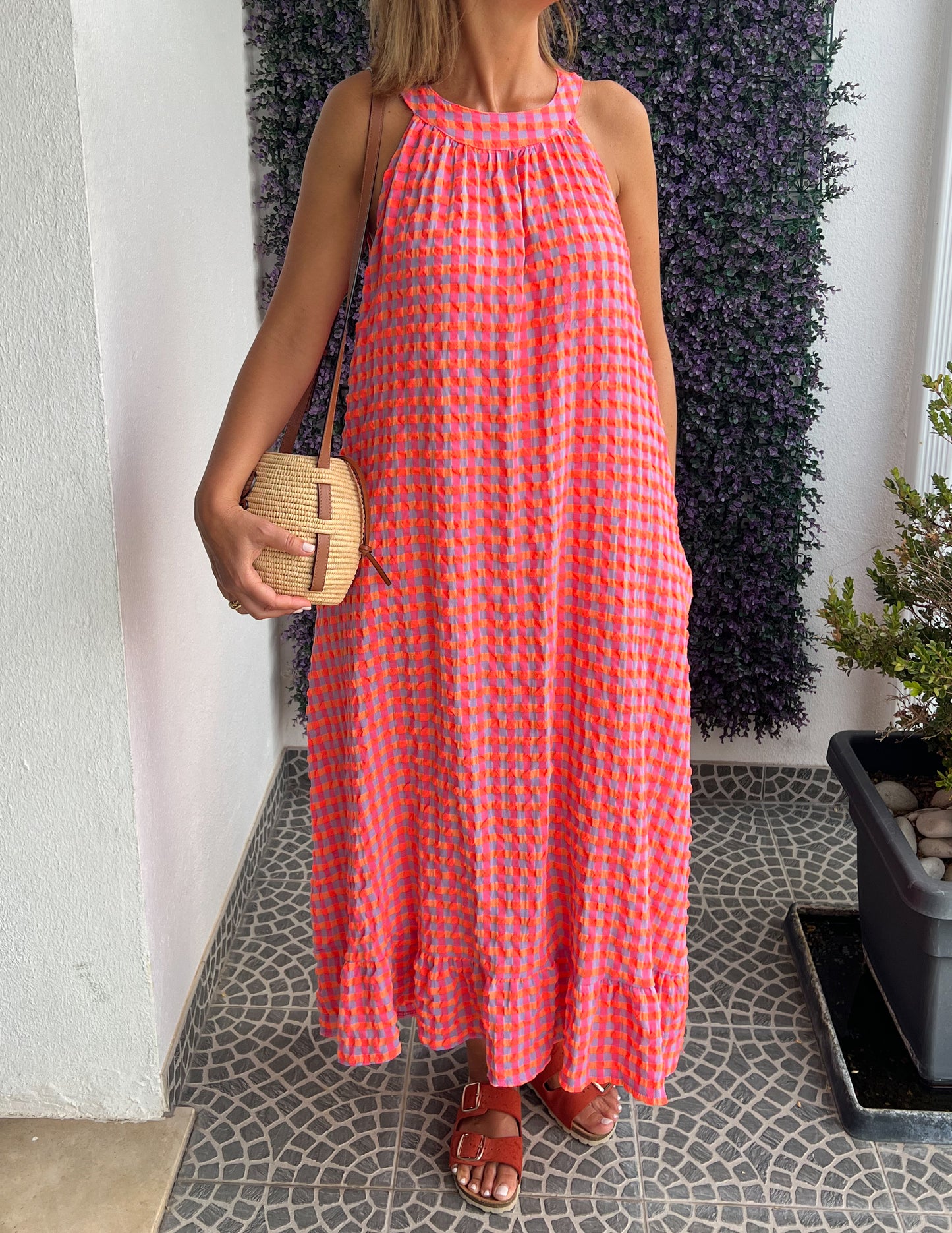 Vestido gola halter em vichy