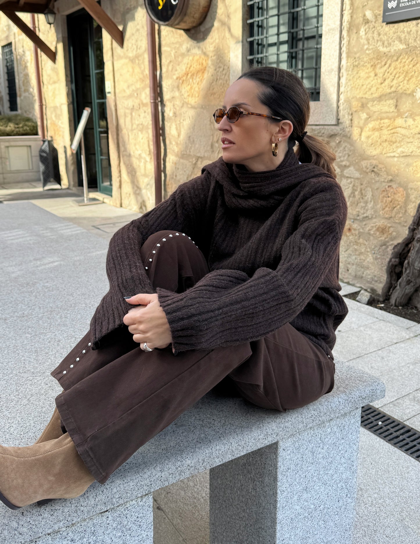 Studded trousers in brown