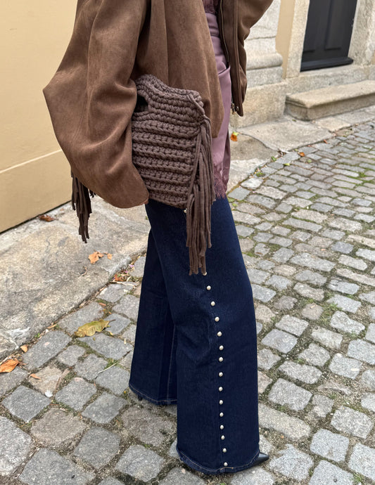 Flared jeans com tachas