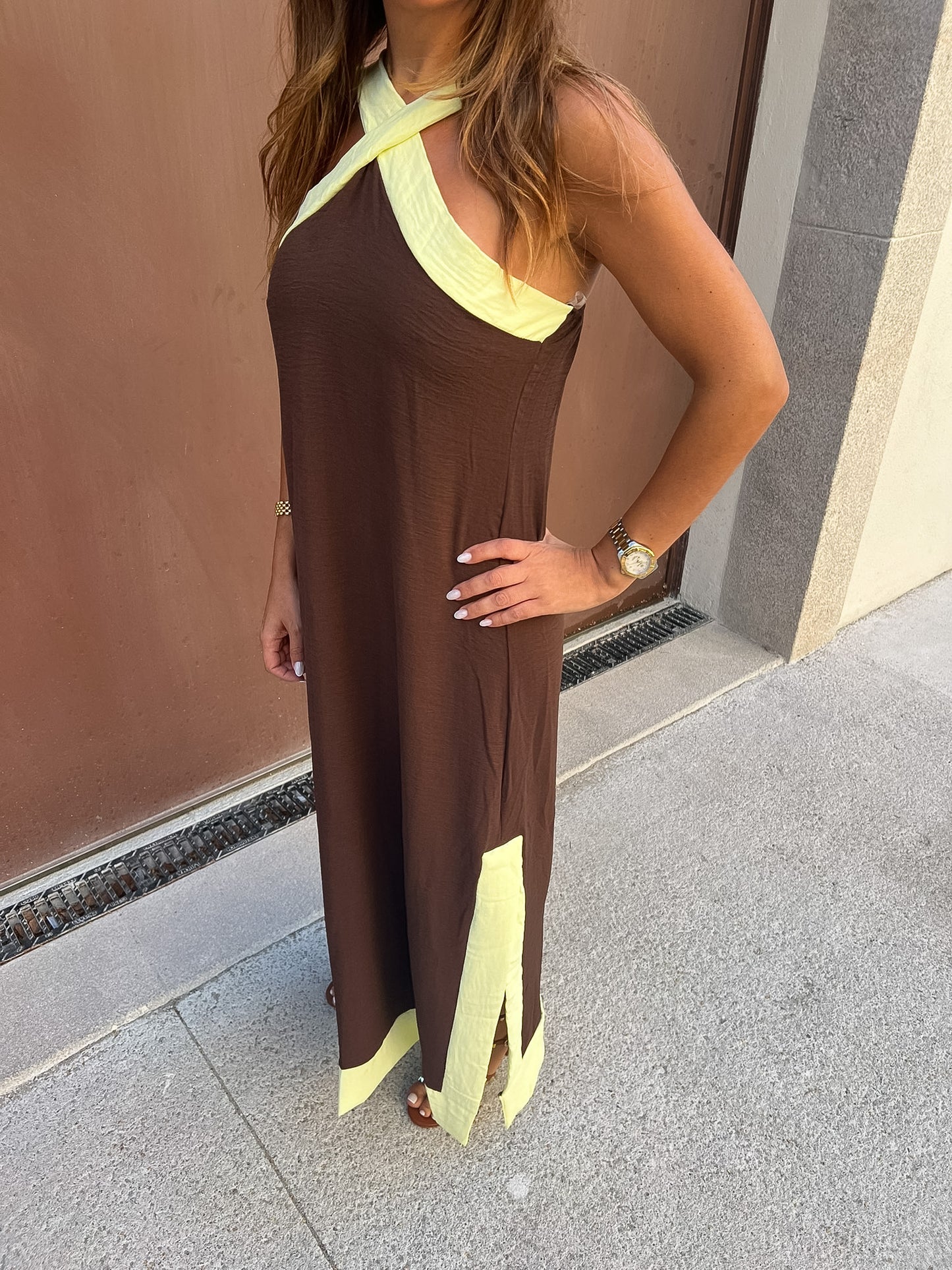 Vestido castanho e lima