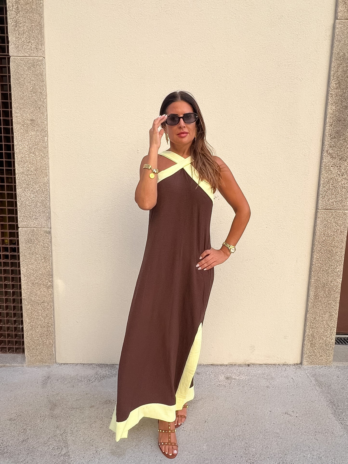 Vestido castanho e lima