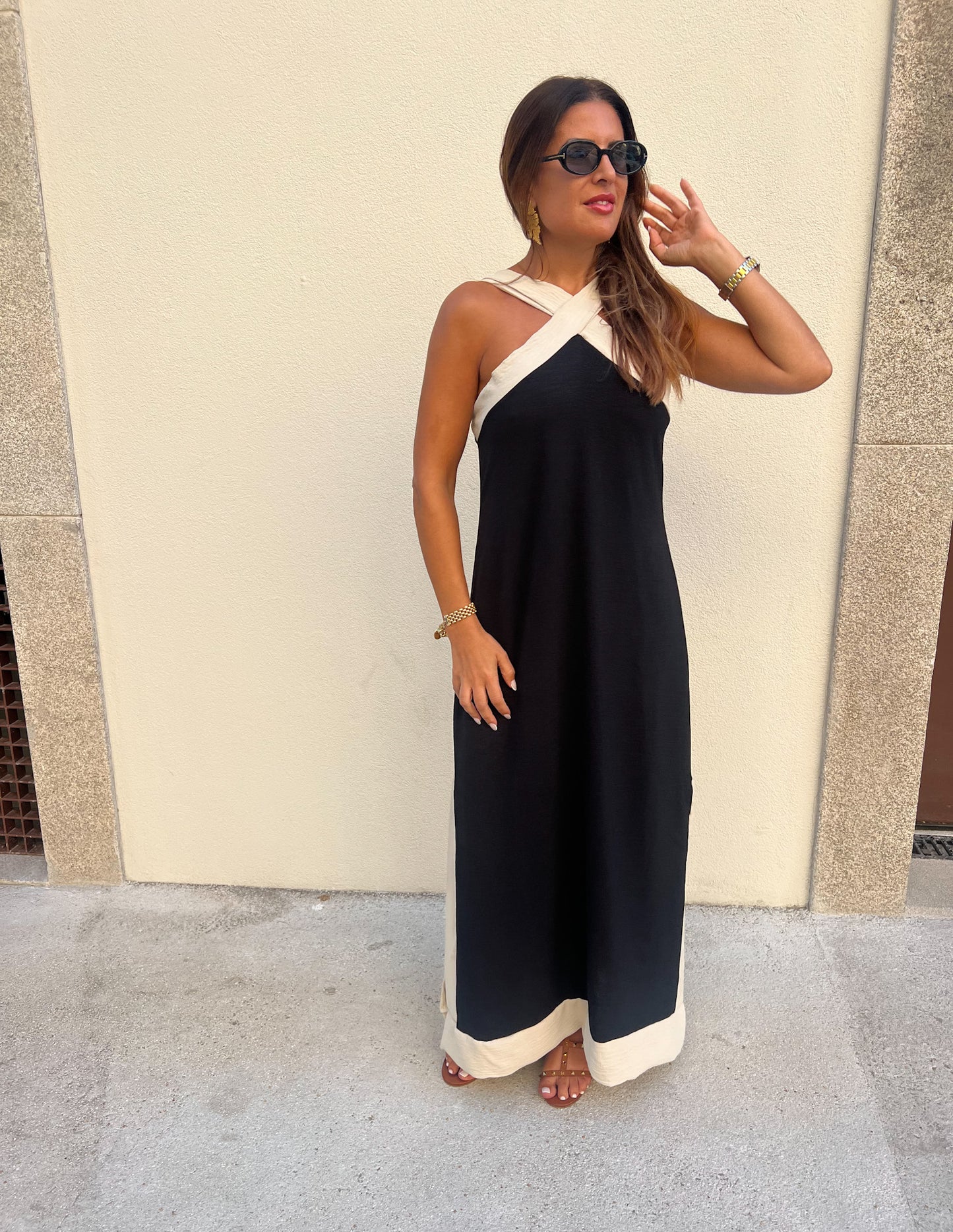 Vestido preto e bege
