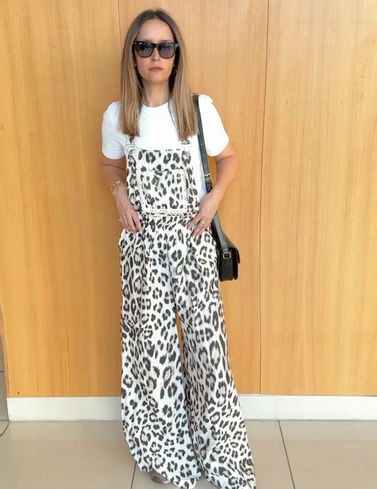 Jardineira com padrão leopardo