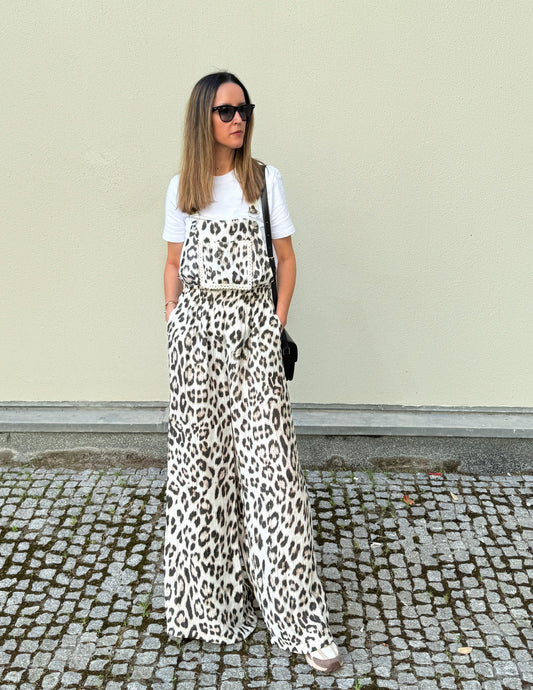 Jardineira com padrão leopardo