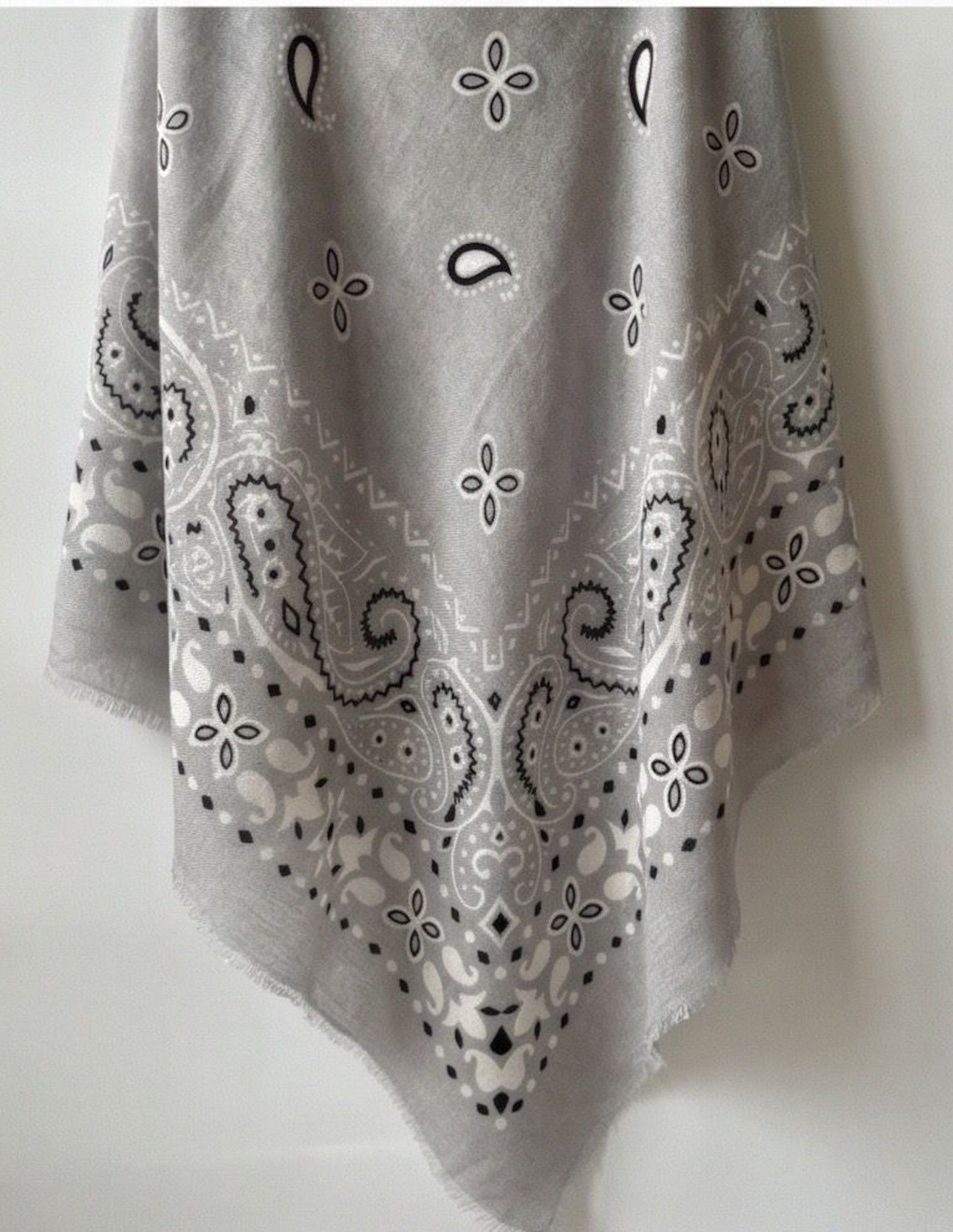 Echarpe bandana cinza claro