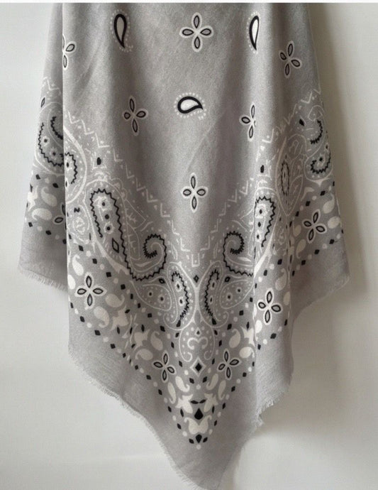 Echarpe bandana cinza claro